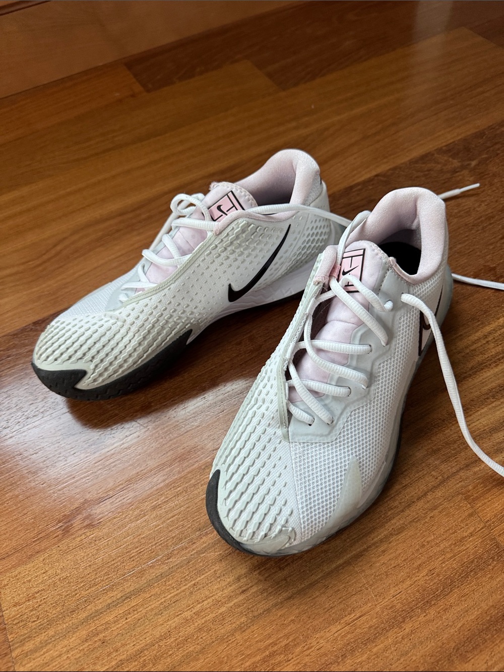 Nike Women’s White and Light Pink Athletic Sneakers